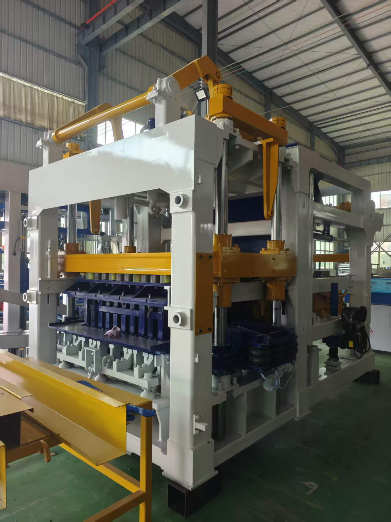 Lini Produksi Blok Beton Berhasil Dikirim ke Asia Tengah