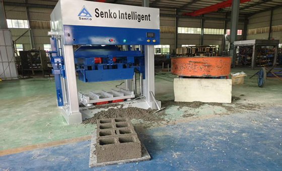 Proyek mesin pembuat blok semi-otomatis di Tanzania
